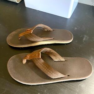 Like new rainbow sandals Size approx 8-8 1/2 measures 10 1/4 inches.